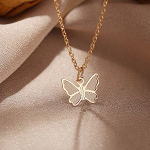 NWT gold Butterfly pendant necklace beautiful goes with everything 20.1 inches)